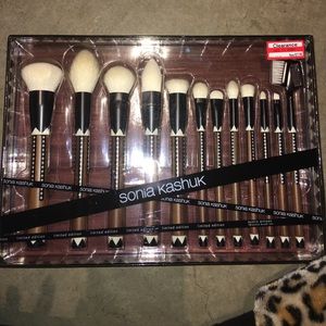 Sonia kashuk. Exotic artisan 12 piece brush set.