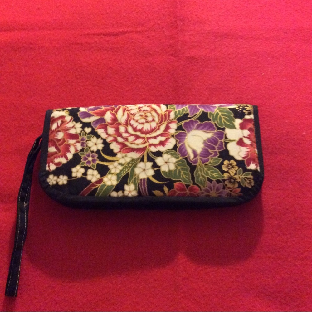 Floral wristlet