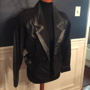 CHIA Cropped 100% Leather Jacket - Size Medium