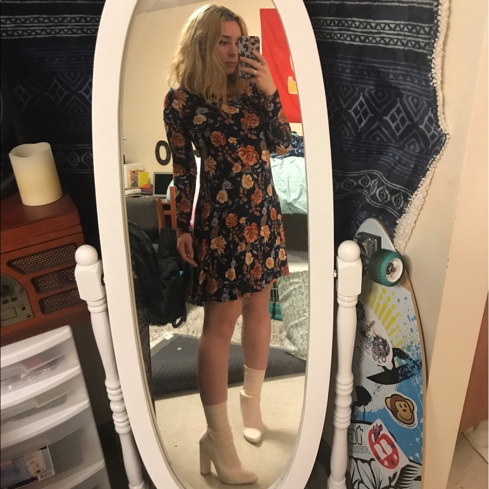 Vintage-style floral year round cutie dress