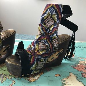 Irregular choice wedge