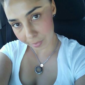 Meet your Posher, Connie