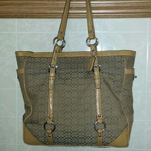 Large tan/brown signature Coach shoulder bag