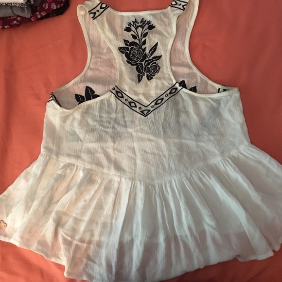 Embroidered floral top - Picture 2 of 3