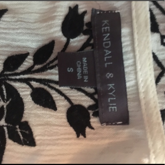 Embroidered floral top - Picture 3 of 3