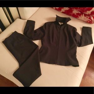 Taiga Paris Capri pant suit