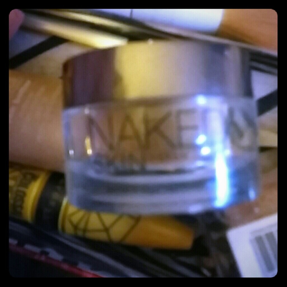 Urban Decay loose finishing powder