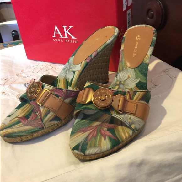 Anne Kliein Akhagen wedge - Picture 1 of 3