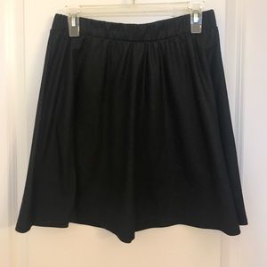 EUC Xhilaration black swingy skirt.