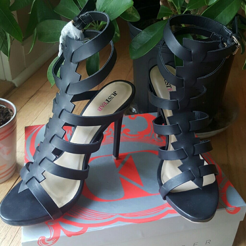 NWOT Black Gladiator Style Heels