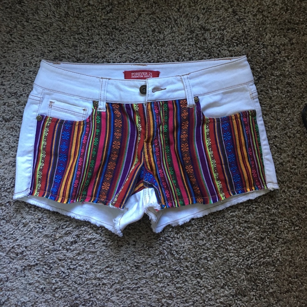 Short shorts with colored print