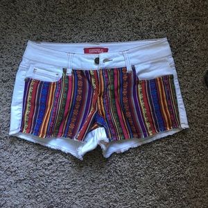 Short shorts with colored print