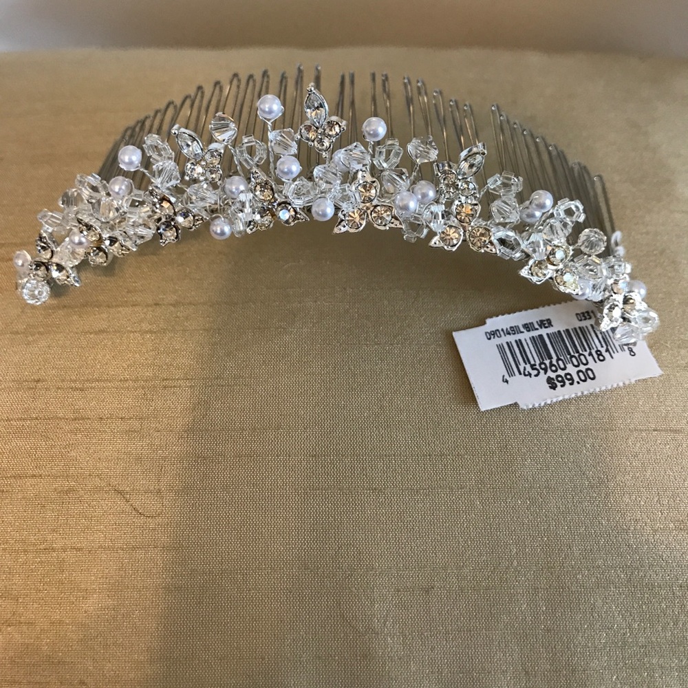Elegant bridal tiara/headpiece, with blusher veil.