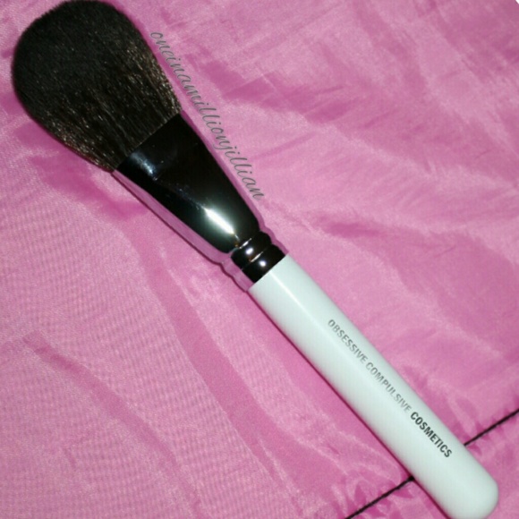Obsessive Compulsive Cosmetics Large Powder Brush - Picture 2 of 4