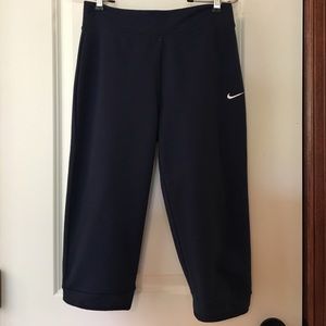 Size L Cropped Nike pant