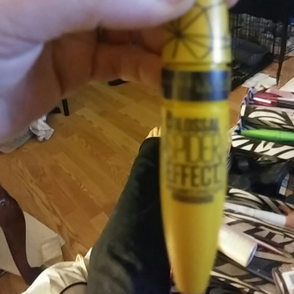 The Colossal spider effect mascara