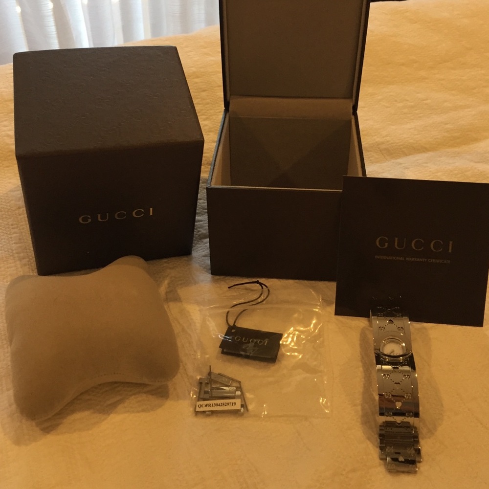 Gucci watch NEW never used