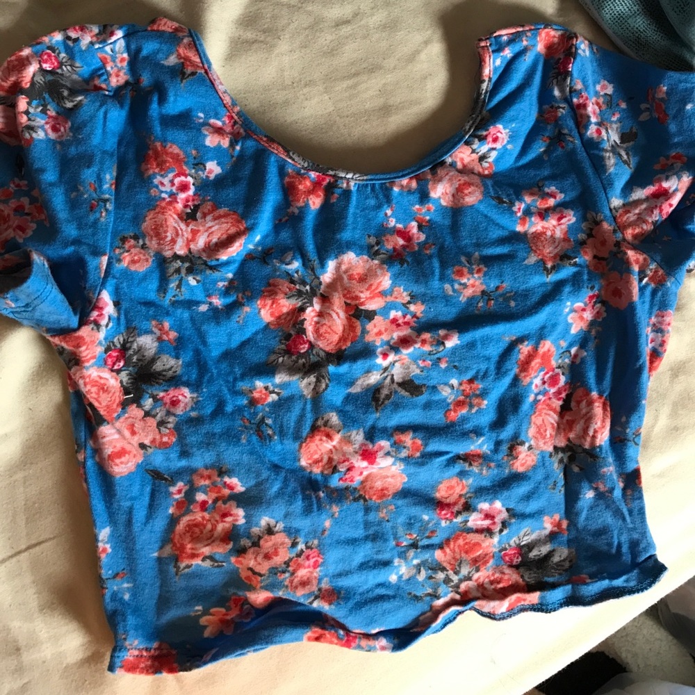 Cute flowery crop top