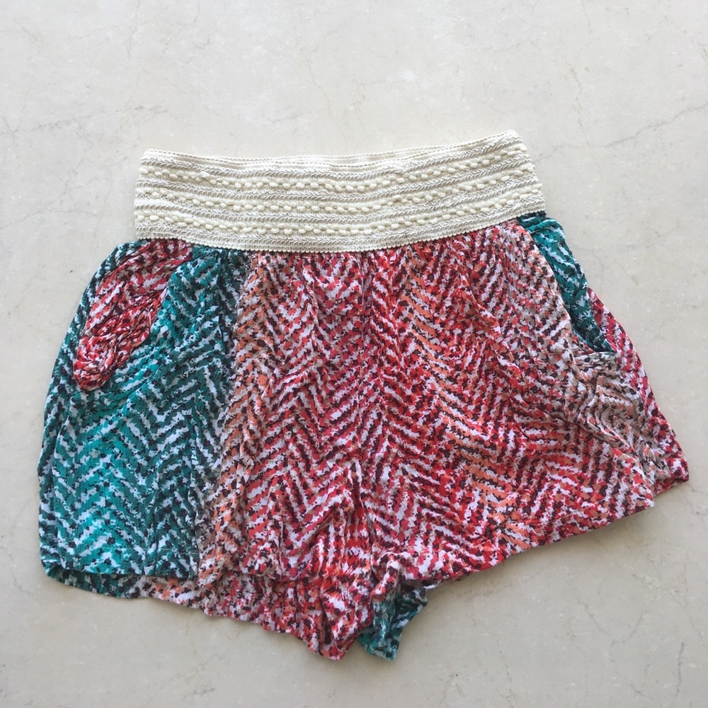 PATTERNED SHORTS