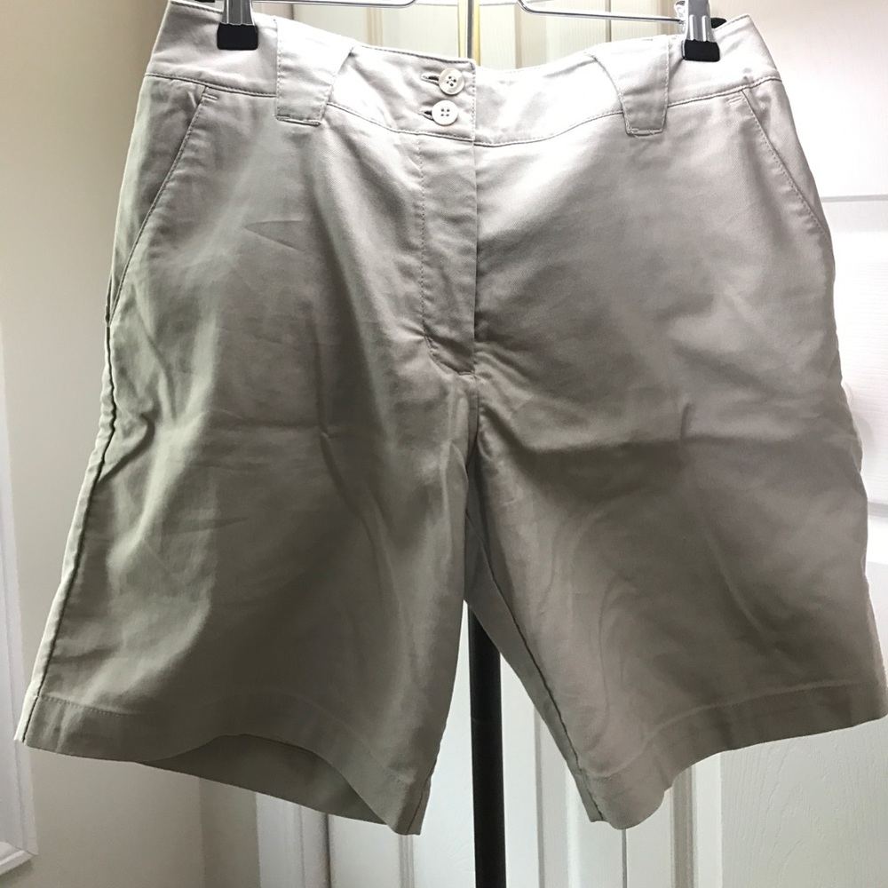 Nike women's khaki golf shorts