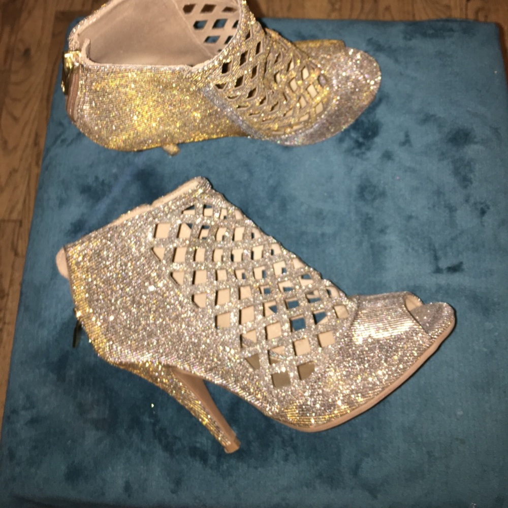👠GOLD HEELS 👠