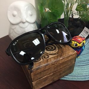 Ray-Ban Polarized Sunnies! Unisex.