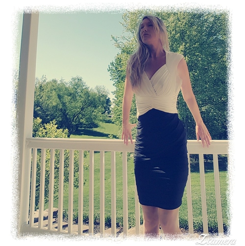 Black white dress Jax 6 Small Padded lined midi