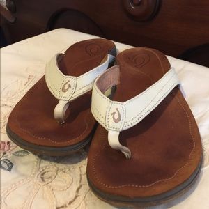 Olukai white leather sandal