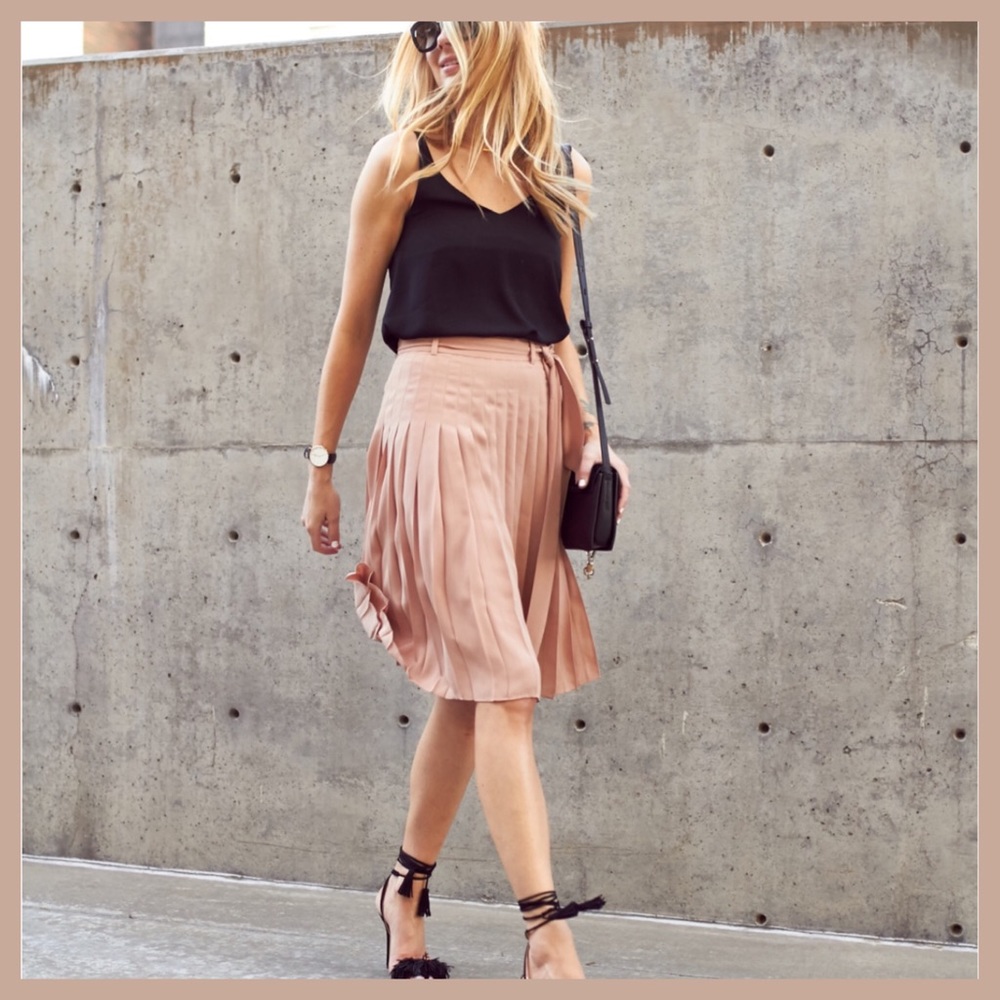 Ann Taylor Tan Pleated Belted Skirt