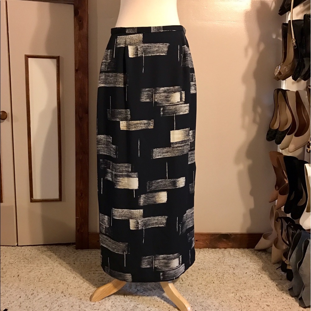 Josephine Chaus Navy&Creme Skirt. NWOT. Classic!