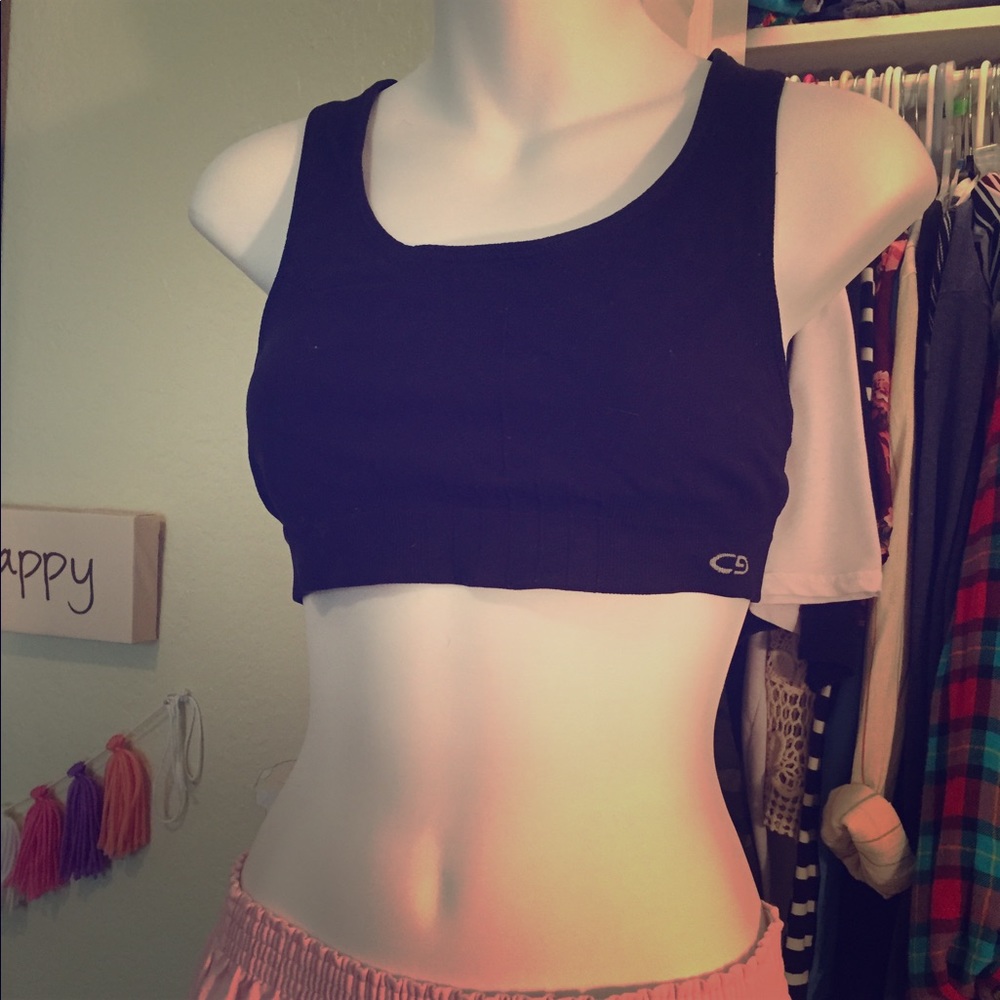 ⬛️🏃🏽‍♀️BUNDLE two black sports bra's!!