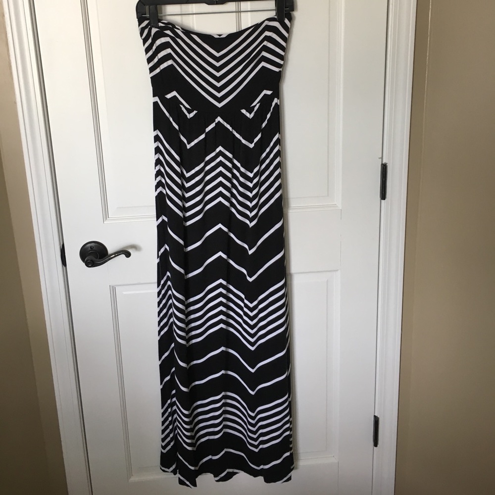 Black and white maxi dress!!