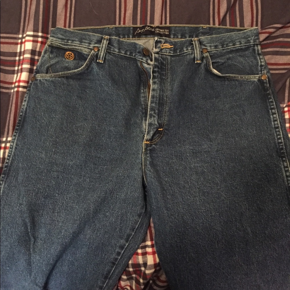 Men's Wrangler Jeans - Picture 2 of 3