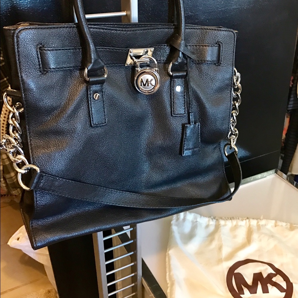 🙌🏻 EUC MK Blk & Silver Purse