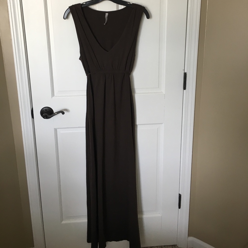 Brown tie back maxi dress!!