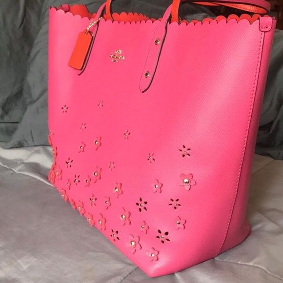 Authentic Pink Coach Tote barely used - Picture 2 of 8