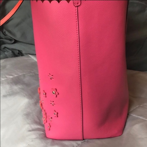 Authentic Pink Coach Tote barely used - Picture 3 of 8