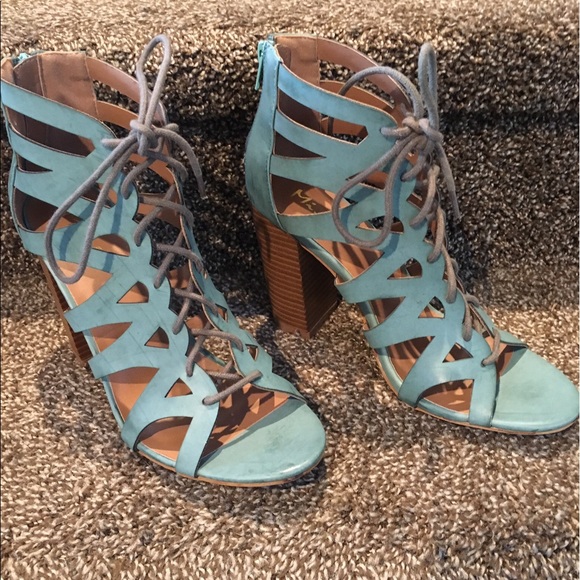 🎉HP🎉Ladies peep toe lace up chunky heels sandal - Picture 2 of 3