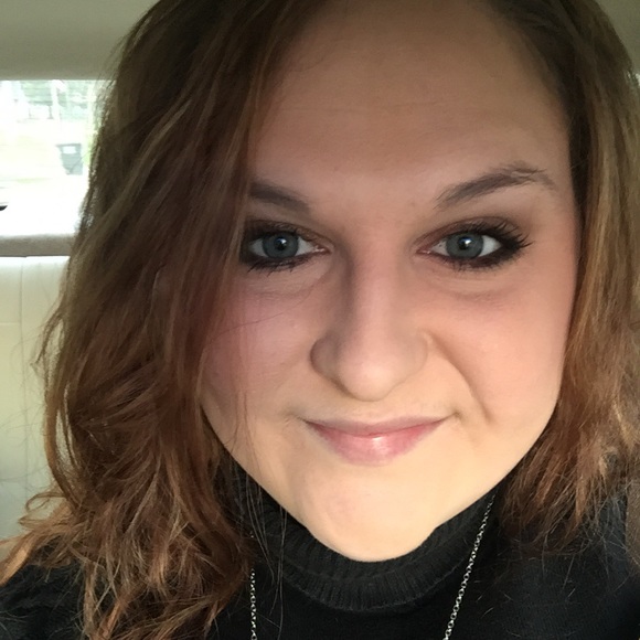 Meet your Posher, Erin - Picture 2 of 2