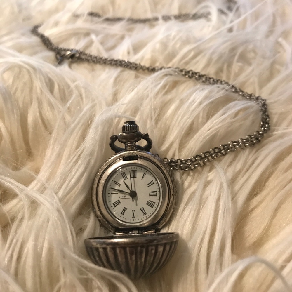SALE! Vintage by Fé clock locket