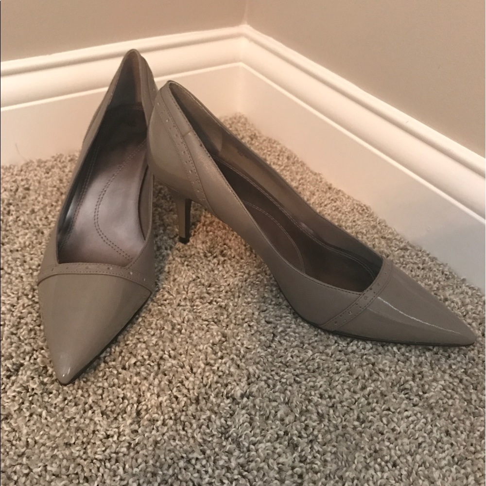 TAHARI heels