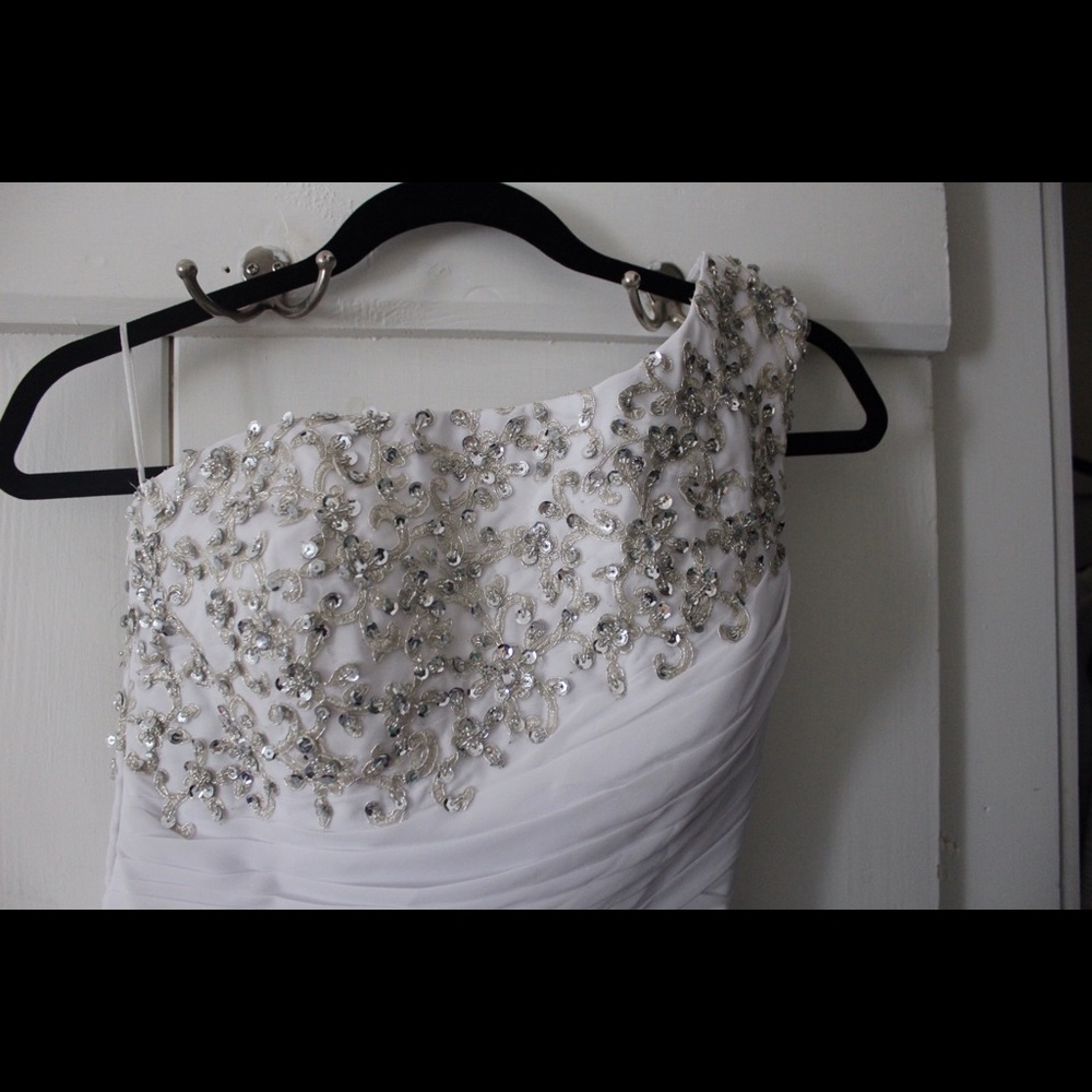 White prom dress... never worn!