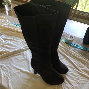 Knee high brown boot heels.