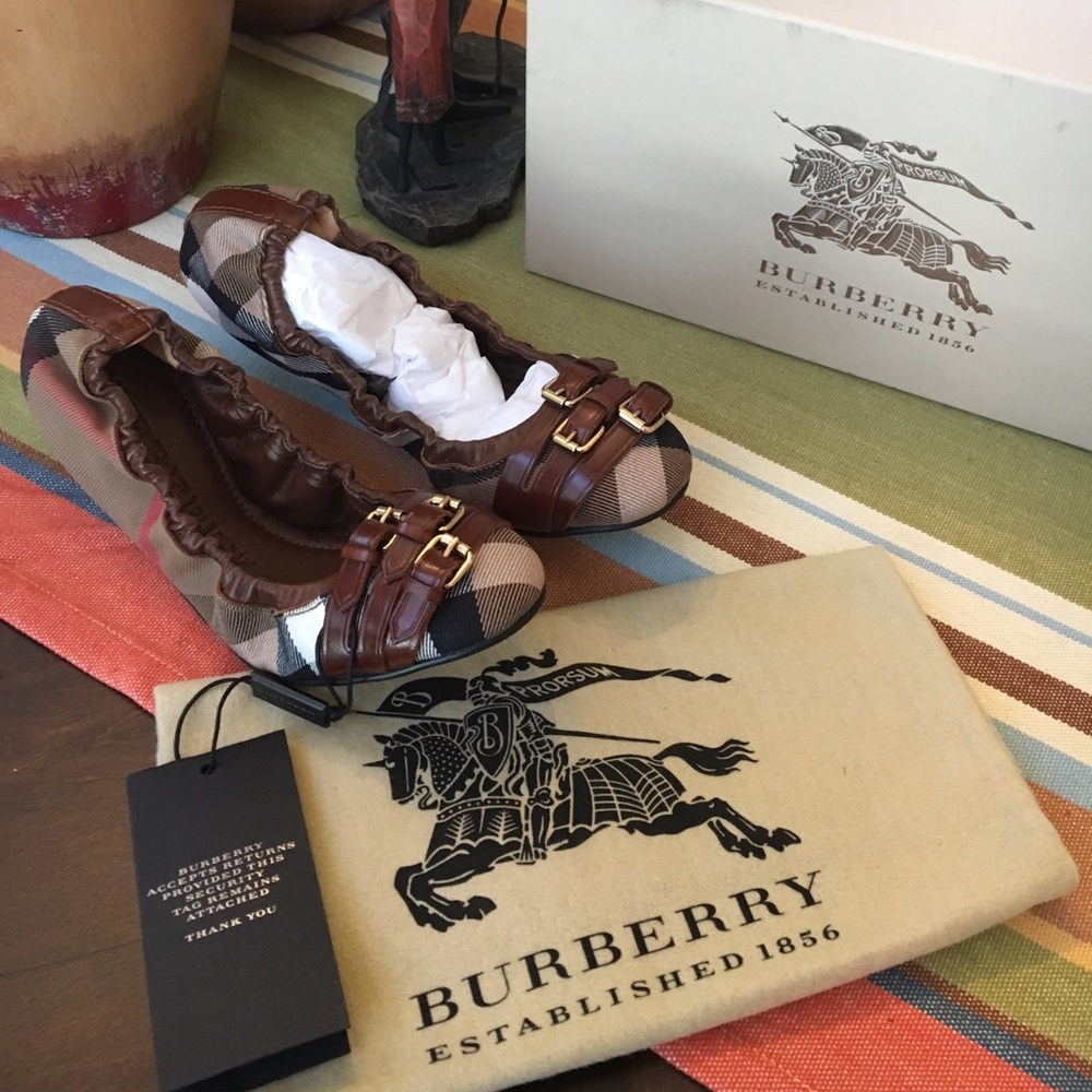 SOLD. 💕Burberry 💕