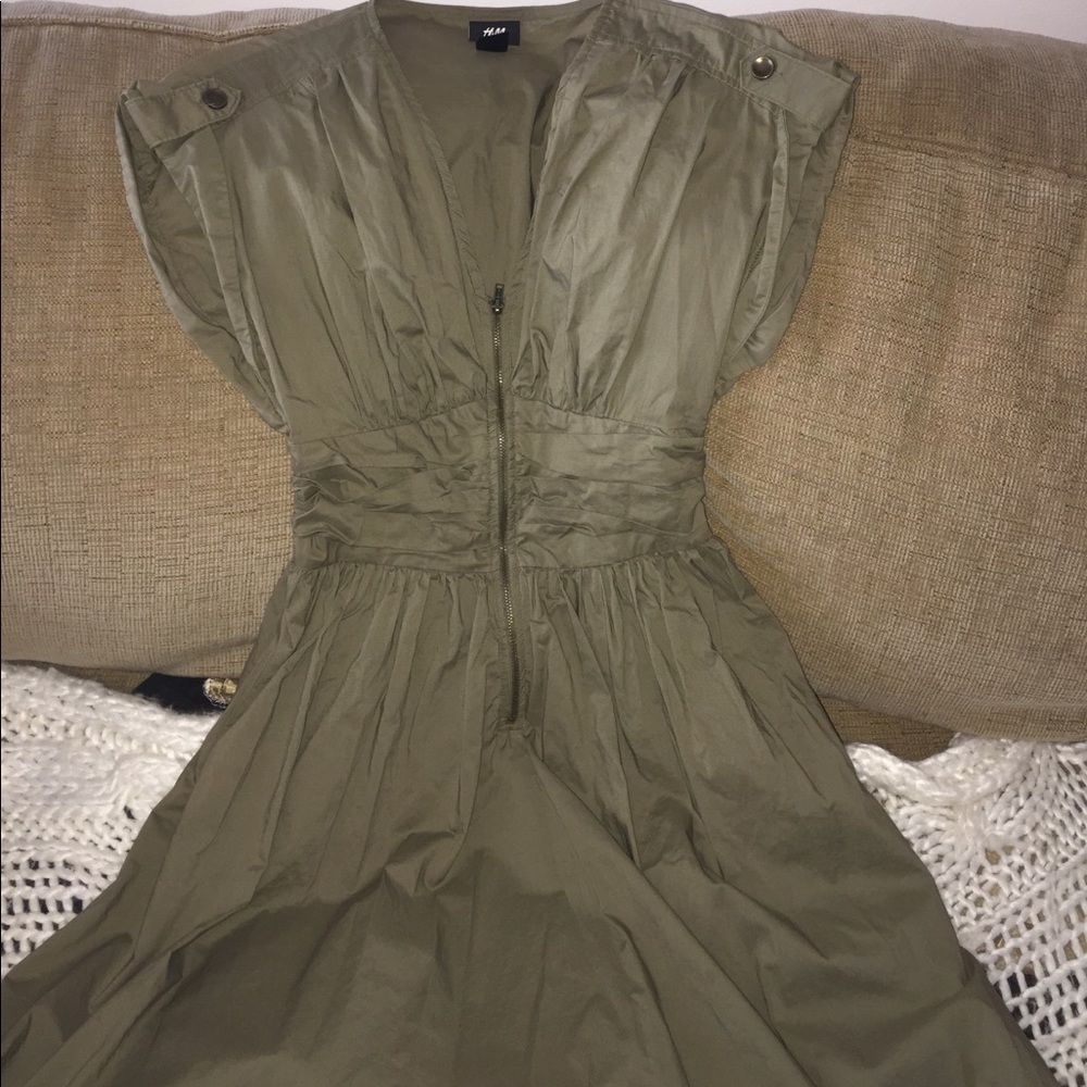 Dress - Picture 2 of 2