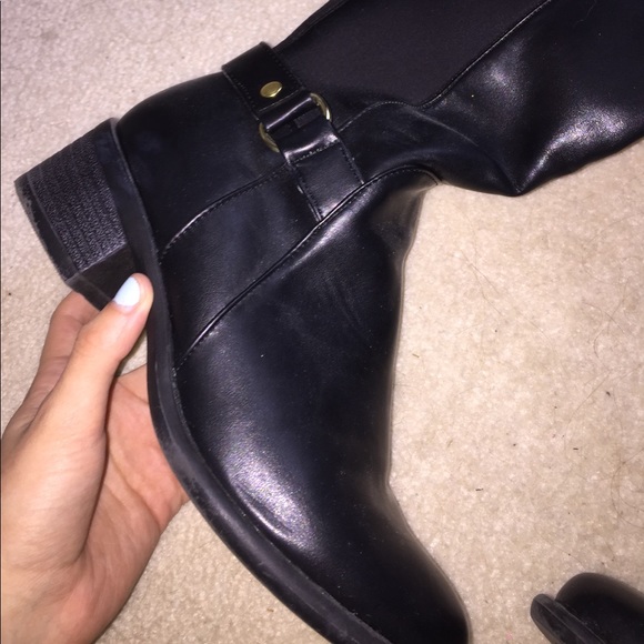 Black boots - Picture 2 of 3