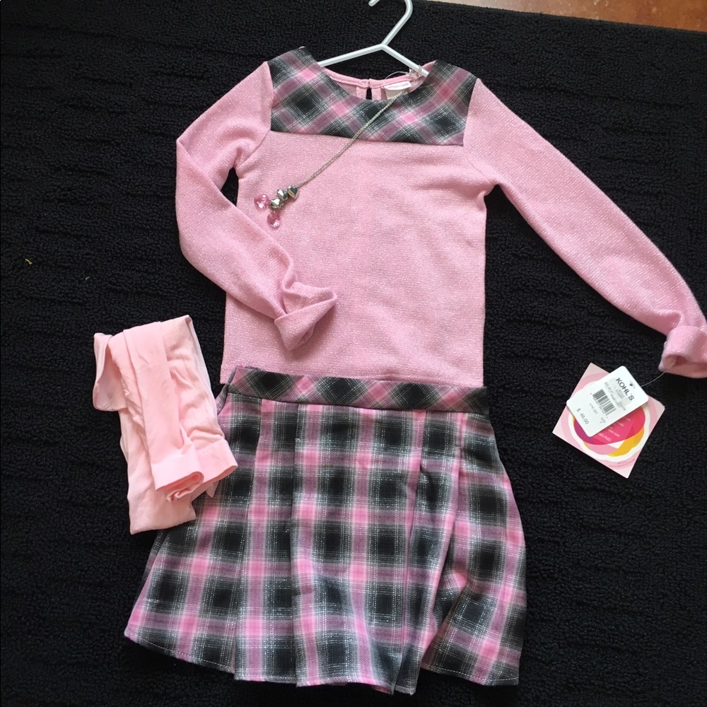 Girls Size 6 3 piece outfit. NWT