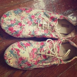urban outfitters floral oxfords