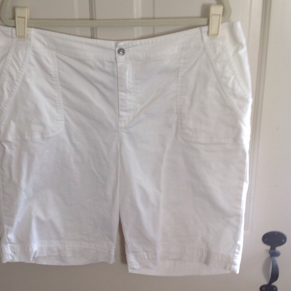 Additions by Chico sz 3 (sz 16)white cotton shorts