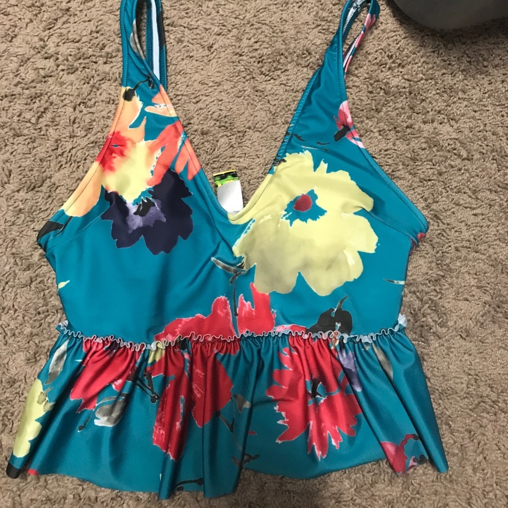 Kortni Jeane top